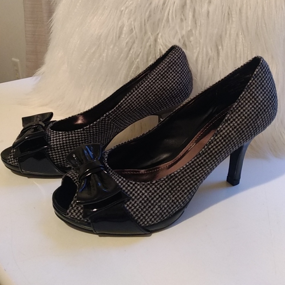 Heels - Picture 2 of 7